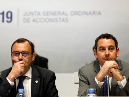 Raimon Grifols y Víctor Grifols Deu, en una junta de accionistas de Grifols. 