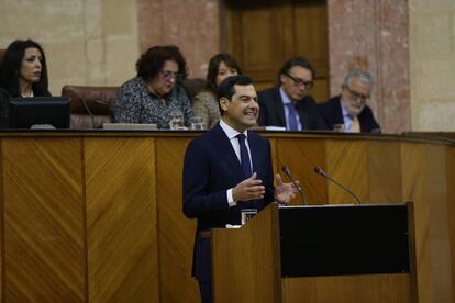 Juan Manuel Moreno addresses the Andalusian parliament.