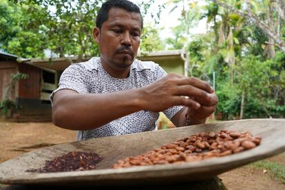 Jeffrey Villanueva, de 44 años, dirige una empresa de ecoturismo.