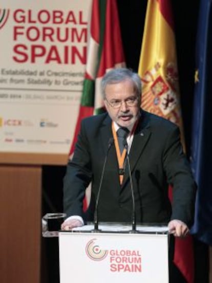 El presidente del BEI, Werner Hoyer, durante un reciente foro en Bilbao.