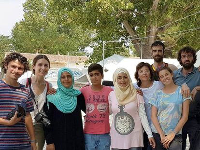 El equipo de rodaje de 'La niña bonita' con sus protagonistas.