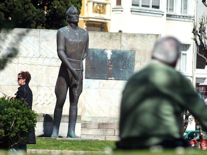 Estatua dedicada a Millán Astray en A Coruña.