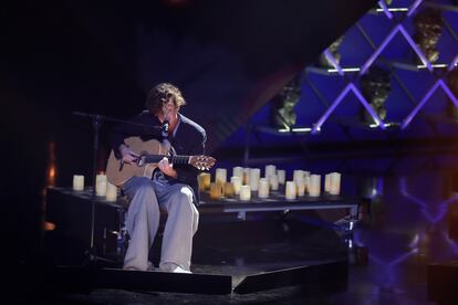 El cantautor Álvaro Lafuente Calvo 'Guitarricadelafuente' , durante su actuación en la gala de los Premios Goya.