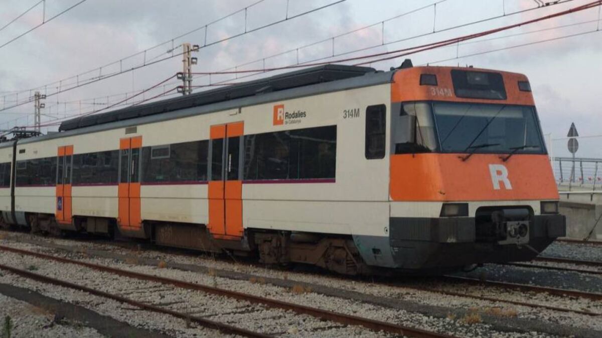 Un muerto y 85 heridos en un choque de trenes en Sant Boi (Barcelona