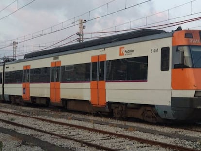 Un muerto y 85 heridos en un choque de trenes en Sant Boi (Barcelona)
