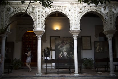 La Casa de los Pinelo, actual sede de la Real Academia Sevillana de Buenas Letras y de la Real Academia de Bellas Artes, es heredera de la mítica Academia de Pintura fundada por Murillo y por Herrera el Joven en 1660. En la imagen la obra 'La segunda familia'.