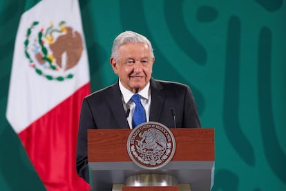 López Obrador acusa al Tribunal Electoral de "golpe a la democracia"