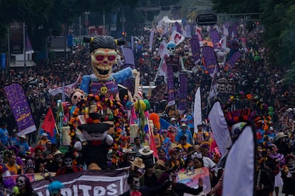 Vista del Gran Desfile de Día de Muertos que se celebra este sábado 2 de noviembre en Ciudad de México.