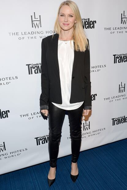 Parece que a Naomi Watts le gustan los pantalones de cuero. Una semana más repite estilismo pero esta vez el color elegido es el negro.