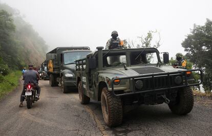 Fuerzas de seguridad a su llegada a la comunidad de Ojo de Agua, en Michoacán, el 20 de septiembre de 2022.