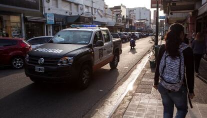 Una patrulla policial en un barrio de Buenos Aires.