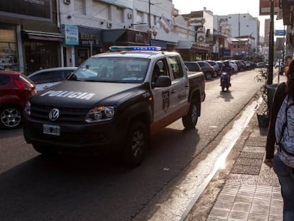 Una patrulla policial en un barrio de Buenos Aires.