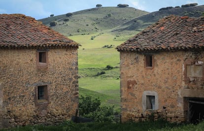 Lomeda, pueblo de la provincia de Soria abandonado y propiedad de un marquesado.                       