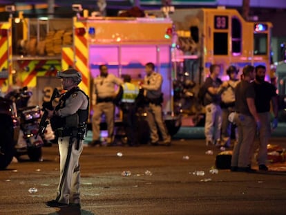 Polic&iacute;as en el lugar del tiroteo en Las Vegas