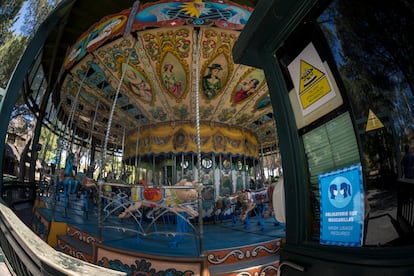 El tiovivo del Parque de Atracciones de Madrid, este verano.