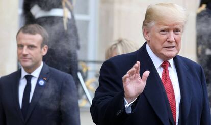 Trump (direita) e Macron, neste sábado em Paris.