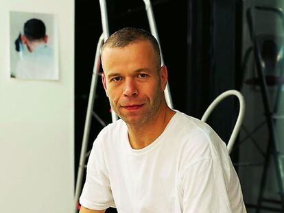 A&uacute;n hoy su editorial reclama a Wolfgang Tillmans como el fot&oacute;grafo m&aacute;s guay del mundo. A sus 44 a&ntilde;os, ha abandonado la escena &lsquo;rave&rsquo; y el activismo gay por una abstracci&oacute;n que le ha devuelto a una figuraci&oacute;n que &eacute;l mismo reconoce como &ldquo;inc&oacute;moda&rdquo;.