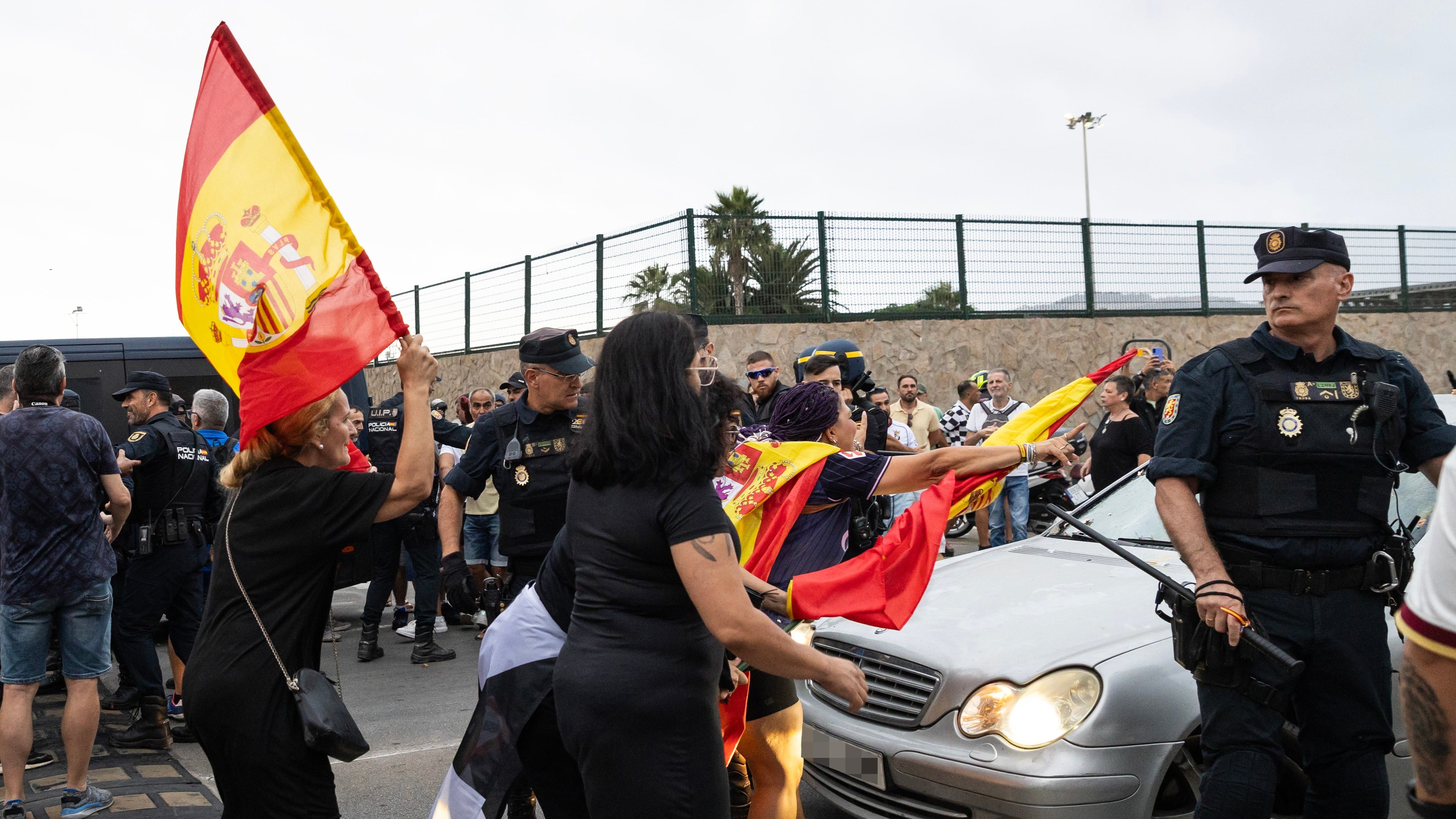 Un detenido y diez identificados por la agresión a una diputada en las inmediaciones del puerto de Ceuta
