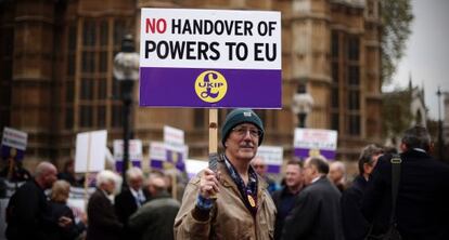 Protestas en Londres de partidarios de la formaci&oacute;n antieurope&iacute;sta UKIP.