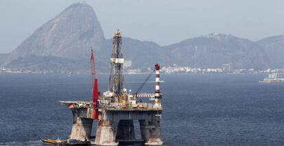 Plataforma petrolífera de Petrobras en la bahía de Guanabara, en Río de Janeiro (Brasil).
