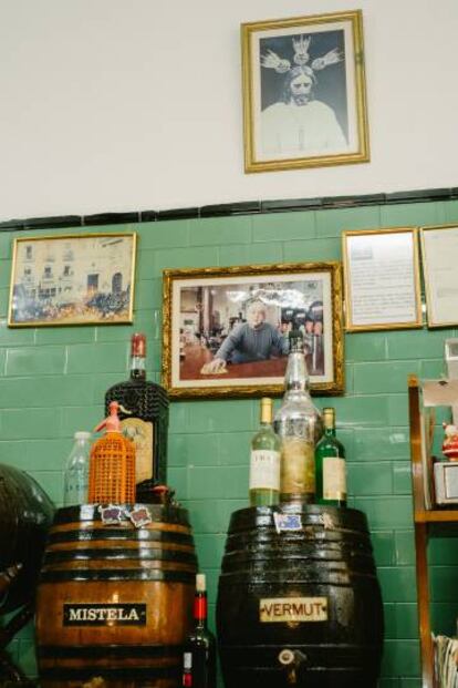 Los clientes del Casa Vizcaíno aprecian que se mantengan las imágenes, las botellas de sifón o los ventiladores de siempre.