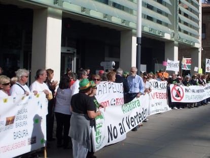 Concentraci&oacute;n en Valencia contra las basuras