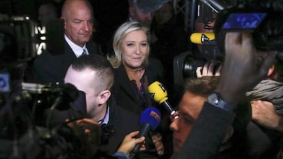 La presidenta del Frente Nacional, Marine le Pen, en Henin-Beaumont, al norte de Francia, tras la segunda vuelta de las elecciones regionales galas.