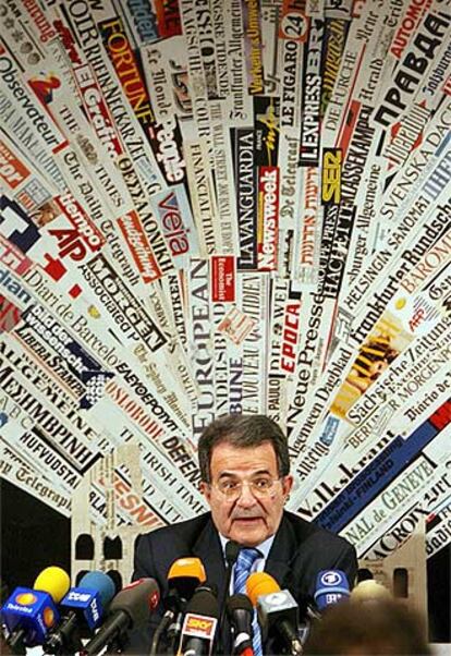 Romano Prodi, durante una rueda de prensa en la sede de la Asociación de la Prensa Extranjera ayer en Roma.