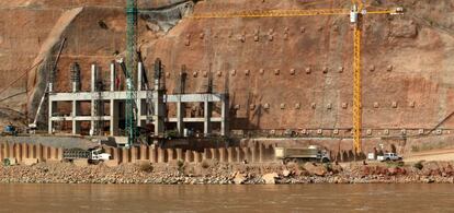 Construcci&oacute;n de la hidroel&eacute;ctrica de El Quimbo, en el municipio de Gigante (Colombia) por parte de Endesa.