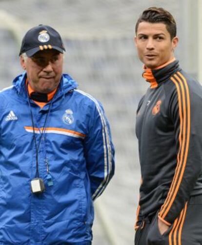 Ancelotti y Cristiano durante el entrenamiento del lunes.