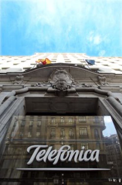 Fachada del edificio de Telef&oacute;nica en Gran V&iacute;a, Madrid.