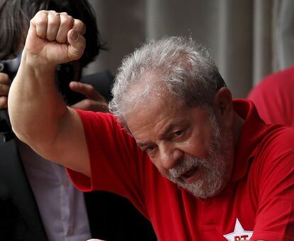 O ex-presidente Lula, neste s&aacute;bado em sua casa em S&atilde;o Bernardo do Campo, S&atilde;o Paulo.