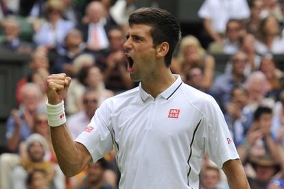 Djokovic celebra un punto en Wimbledon.