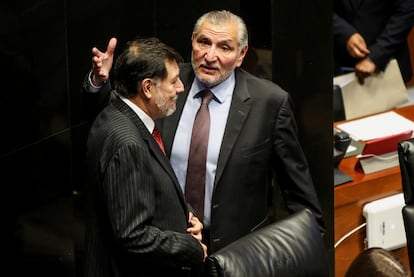 Los senadores oficialistas Fernández Noroña y Adán Augusto López este martes en la Cámara de Diputados.