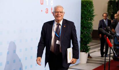 El ministro de Exteriores español, Josep Borrell, en la reunión informal de los ministros de Asuntos Exteriores de la UE en Viena este viernes.