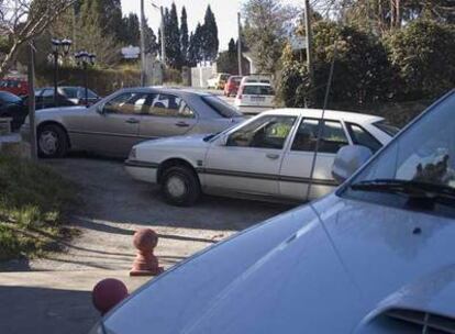 Coches bloqueando caminos en el lugar de Ombreiro, en Lugo.