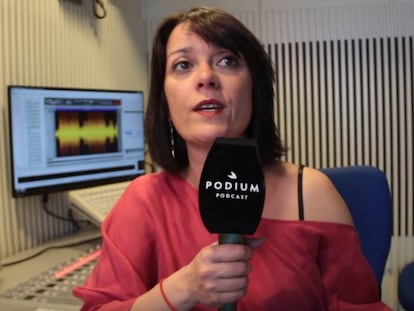 Mona León Siminiani, durate una entrevista con 'Podium Podcast' en 2017.