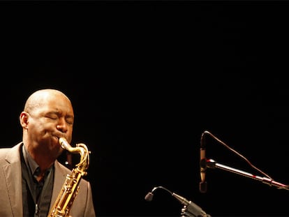 El saxofonista Branford Marsalis, la noche del miércoles durante su actuación en el Teatro de la Maestranza de Sevilla.