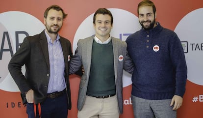 De izquierda a derecha: Pablo Mas-Bagá, director de operaciones de Mr. Noow; Alejandro Fresneda, director ejecutivo de Mr. Noow, y Jordi Arana, director de instalación.