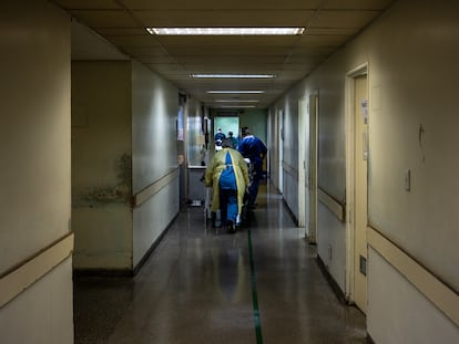 Corredor do Hospital Municipal Tide Setúbal, que ampliou de 7 para 41 as vagas de UTI para tratar pacientes do novo coronavírus.