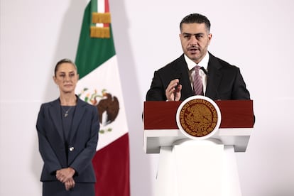 Omar García Harfuch habla este martes durante la conferencia matutina de Claudia Sheinbaum, en Palacio Nacional