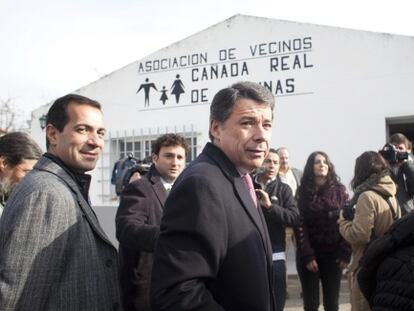 Ignacio Gonz&aacute;lez y los consejeros Victoria y Fermosel en su visita a la Ca&ntilde;ada Real 