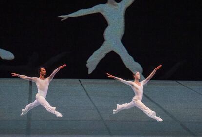 Una imagen de 'Dance' de Lucinda Childs por el Lyon Opera Ballet.