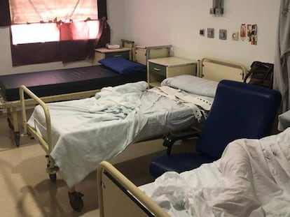 Una habitación de la unidad de Psiquiatría del hospital Virgen del Rocío de Sevilla.