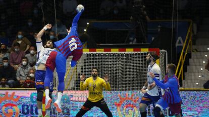 Dika Mem lanza a puerta en la final de la Copa contra el Granollers, este domingo en Antequera.