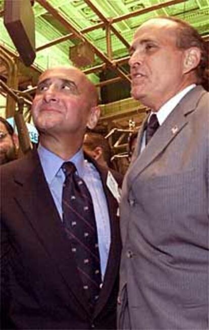 Grasso (izquierda) y el alcalde de Nueva York, ayer.