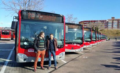 El concejal de Movilidad de Valencia, Giuseppe Grezzi (izquierda), con el gerente de la EMT, Josep García Alemany.