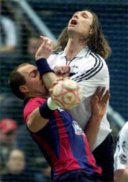 Olsson, en su época del Kiel, en un partido contra el Barça en 2001.