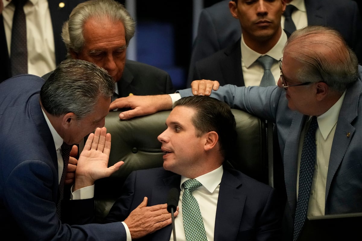 El Congreso de Brasil abre la puerta a reducir la pena de Bolsonaro y los otros golpistas