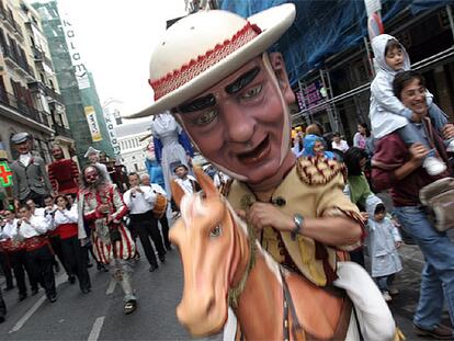 Uno de los cabezudos que desfilaron en 2019 por el centro de Madrid para abrir las fiestas en honor a San Isidro.